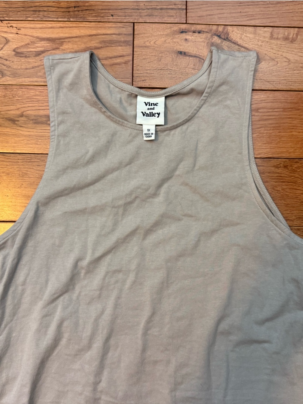 Vine and Valley Plus Size Tank NWT - Picture 2 of 5